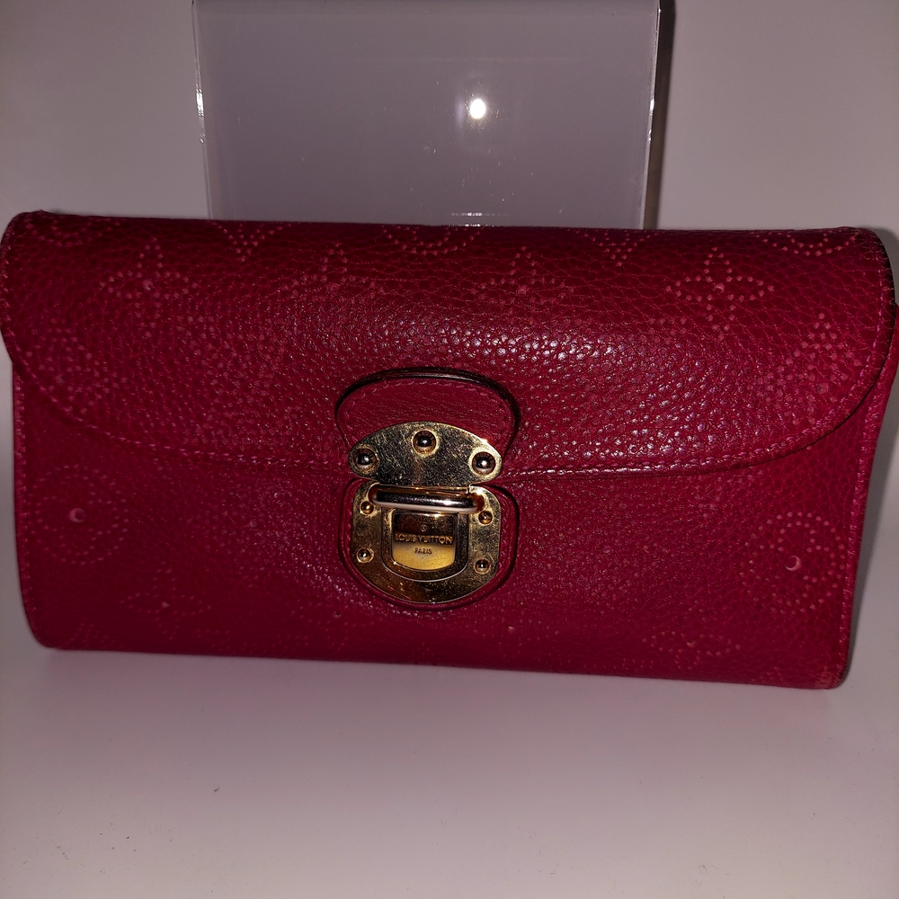 LOUIS VUITTON 2017 Mahina Leather Amelia Wallet, Grenat Red Pink